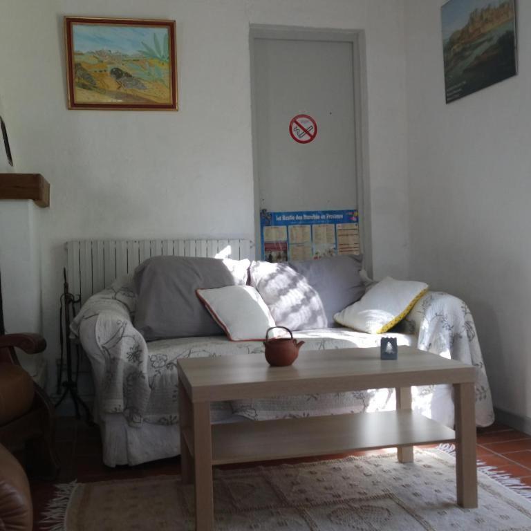 Mas Grimaud - Gite- Studio Et Chambres D'Hotes Familiales Эгальер Экстерьер фото
