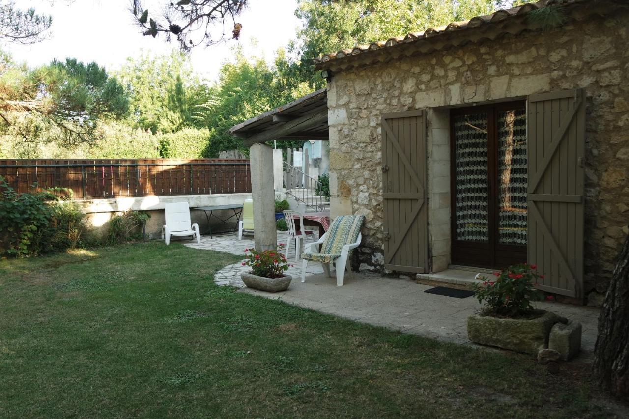 Mas Grimaud - Gite- Studio Et Chambres D'Hotes Familiales Эгальер Экстерьер фото