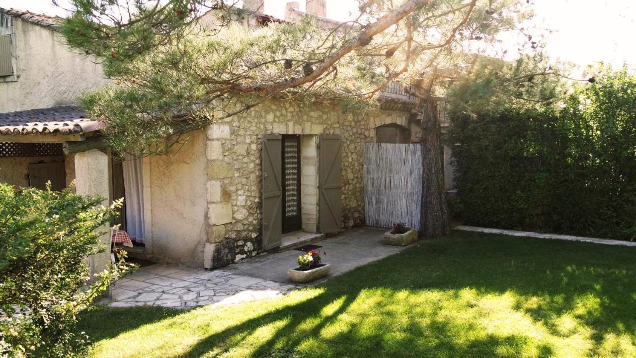 Mas Grimaud - Gite- Studio Et Chambres D'Hotes Familiales Эгальер Экстерьер фото
