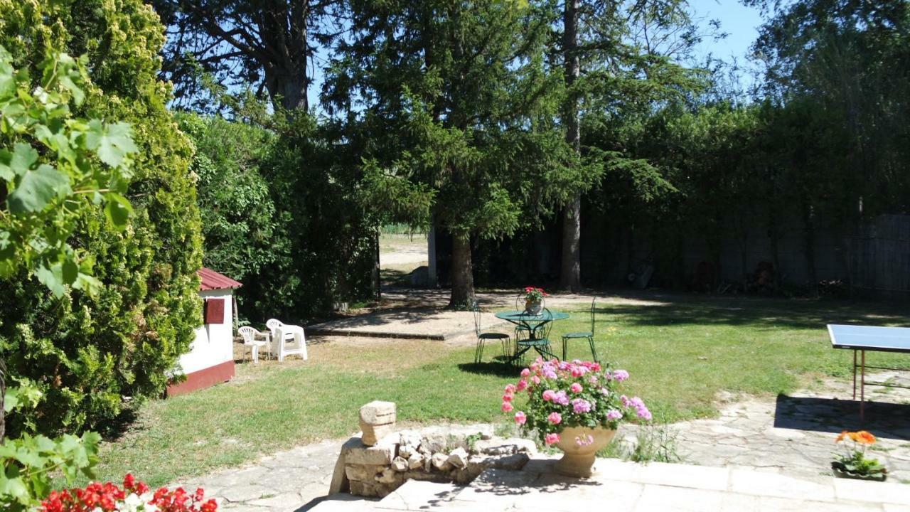 Mas Grimaud - Gite- Studio Et Chambres D'Hotes Familiales Эгальер Экстерьер фото